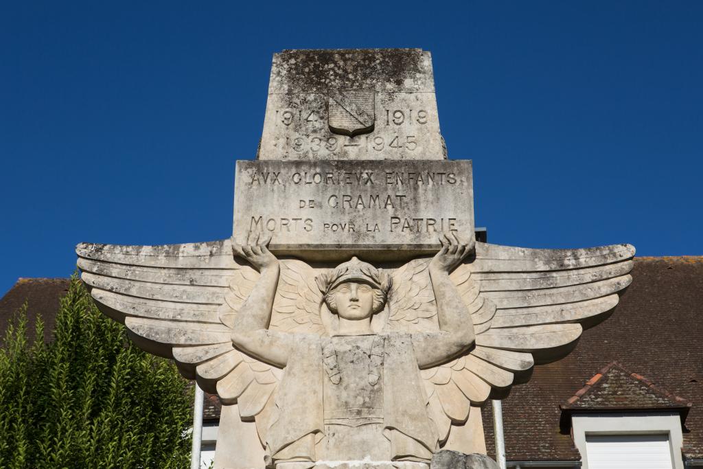 Statues de Victoire et d'un enfant et sa mère
