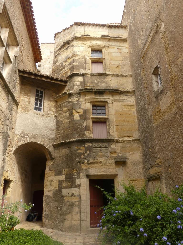 Tour polygonale de l'escalier en vis.