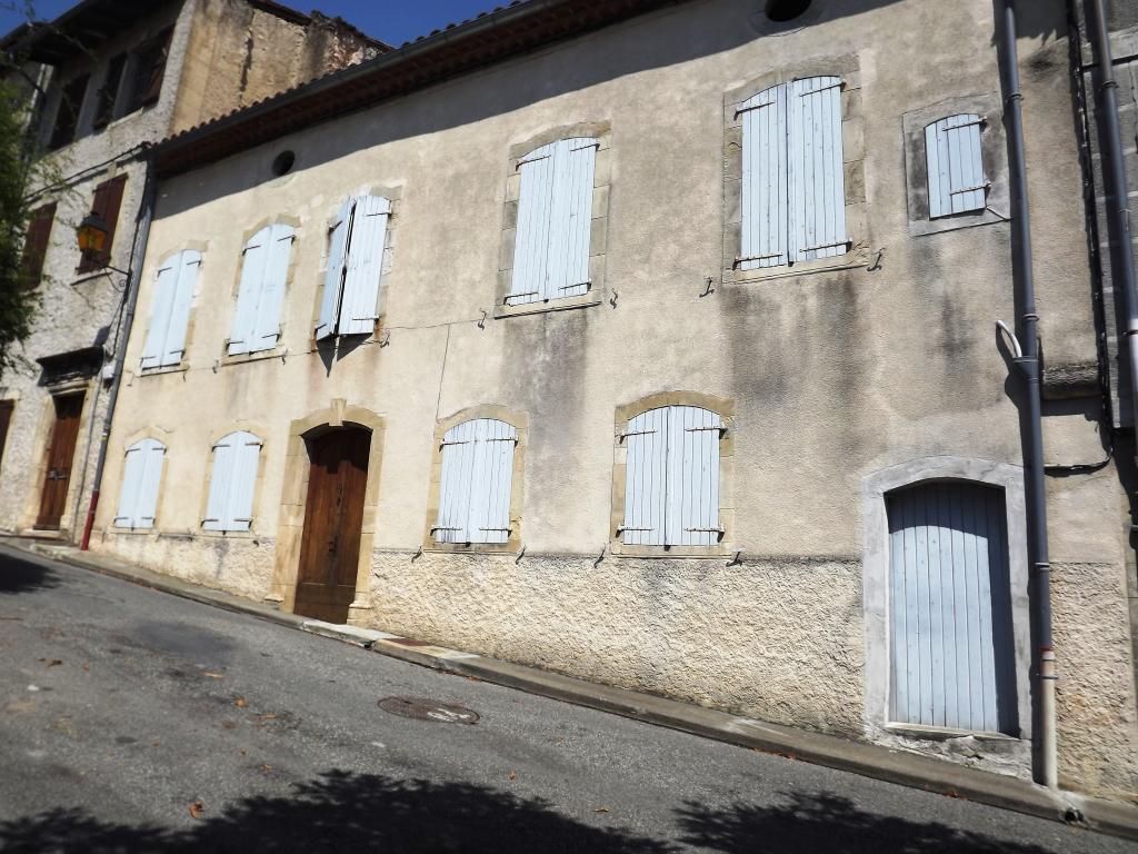 ensemble de maisons à pans de bois