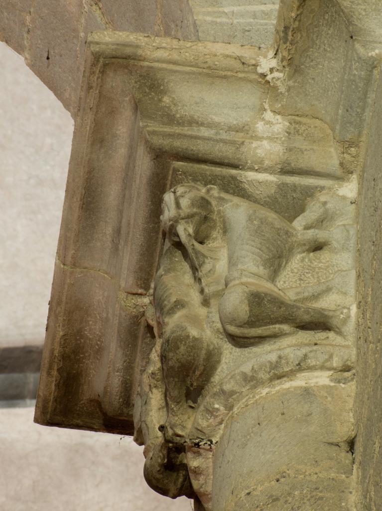 chapiteaux et culots de la nef romane