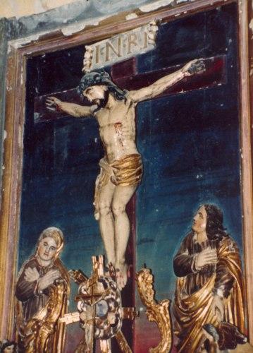ensemble du retable du maître-autel : autel tombeau, gradin, tabernacle à aile, tableau : La Crucifixion