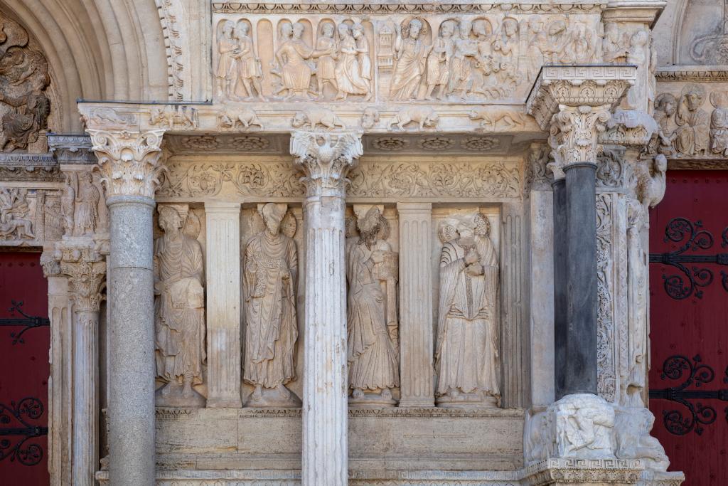 statues et hauts-reliefs du portail de Saint-Gilles