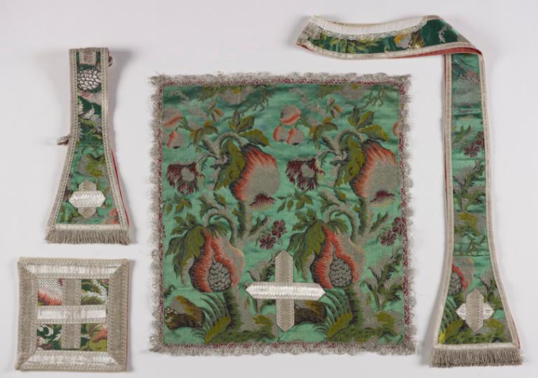 Ornement liturgique catholique vert (n° 1)
