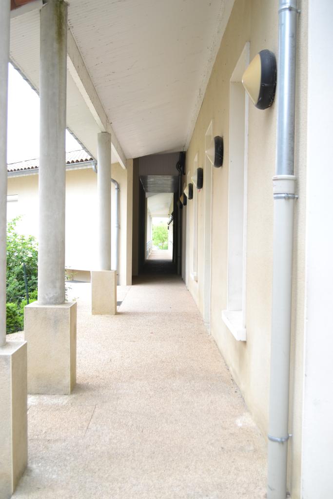 château, puis école des Frères de l'Instruction Chrétienne de Ploërmel, puis école ménagère agricole, aujourd'hui lycée d'enseignement général, technologique et agricole d'Auch Beaulieu-Lavacant