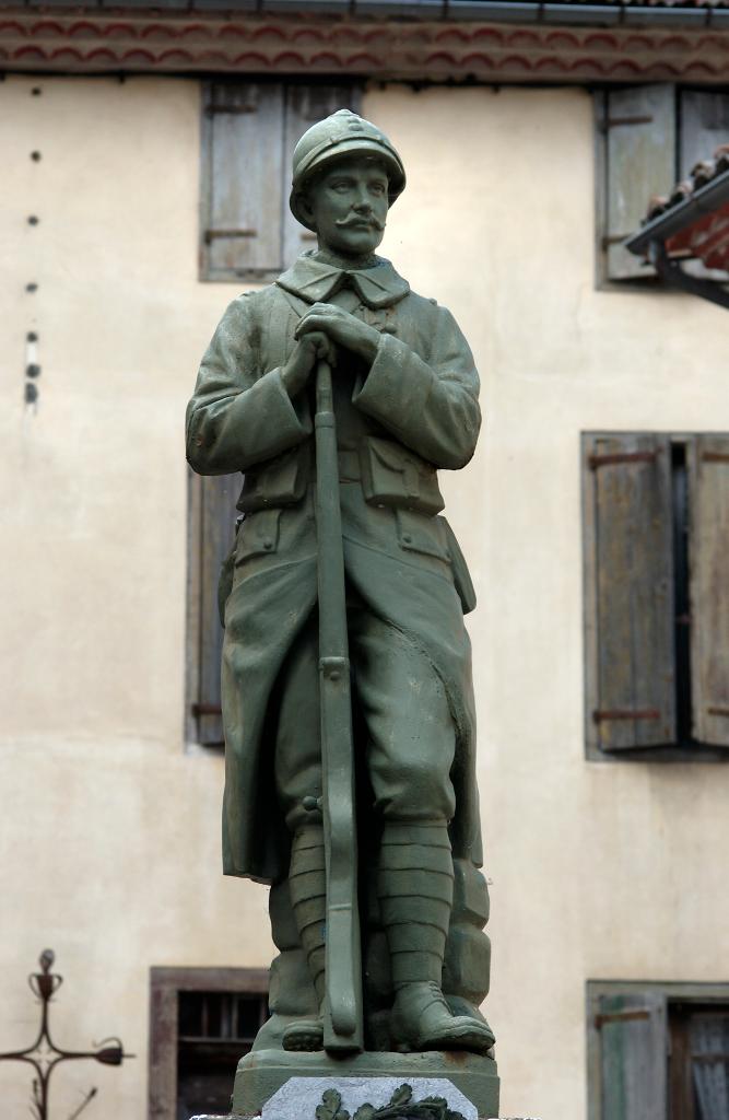 statue de ""Poilu"" de la guerre de 1914-1918