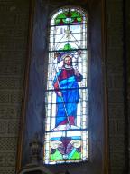 ensemble de 6 verrières hagiographiques (baies 1, 2, 4, 5, 7 et 9) : Le Christ berger, La Vierge de l'Apocalypse, Saint Jean et saint Charles Borromée, Sainte Catherine et Evêque, Deux saints et une verrière décorative (baie 11).