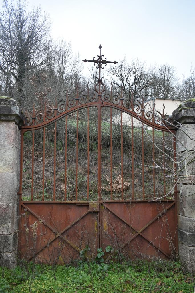 ancien cimetière d'Ampiac, aujourd'hui verger OK VERIFIER ARCHIVES