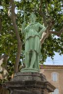 monument (monument commémoratif), fontaine monumentale, de la république, ou Diane chasseresse