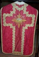 Chasuble rouge, manipule, voile de calice et bourse de corporal (n° 31)
