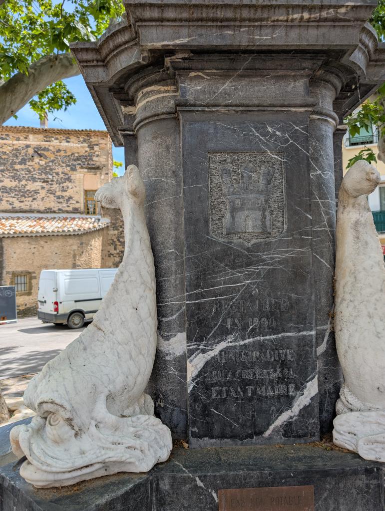 monument (monument commémoratif), fontaine monumentale, de la république, allégorie de la Liberté