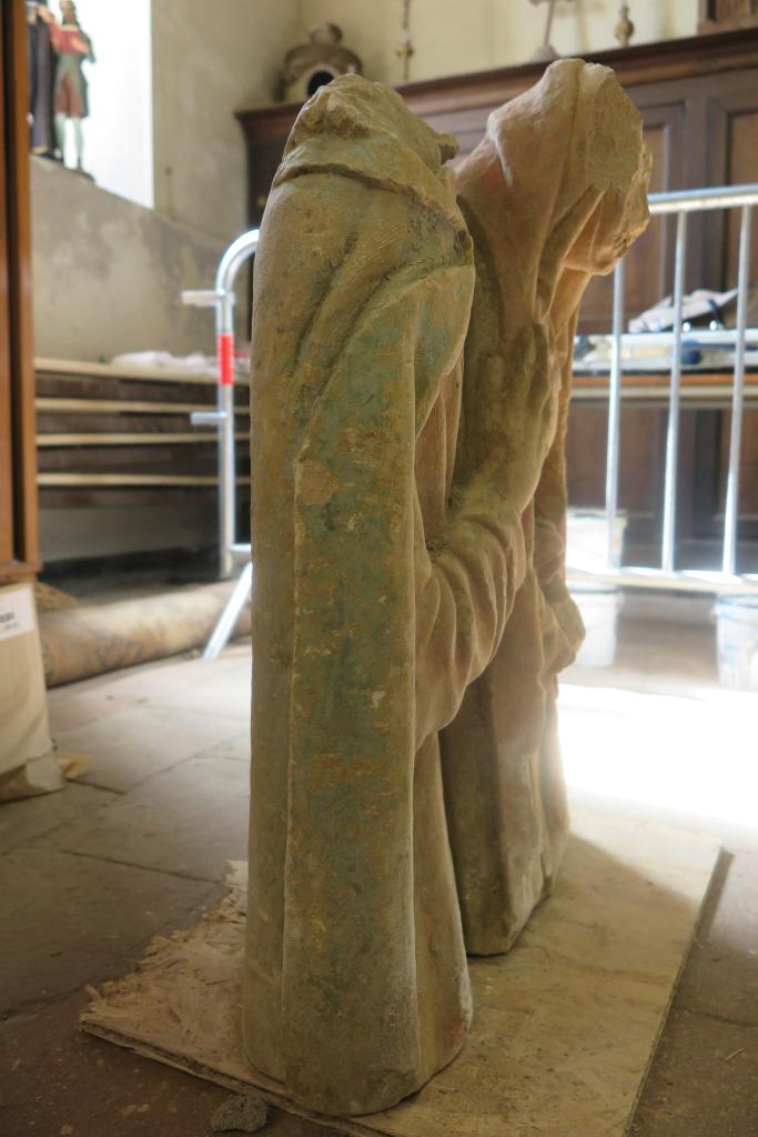 groupe sculpté de la Mise au tombeau