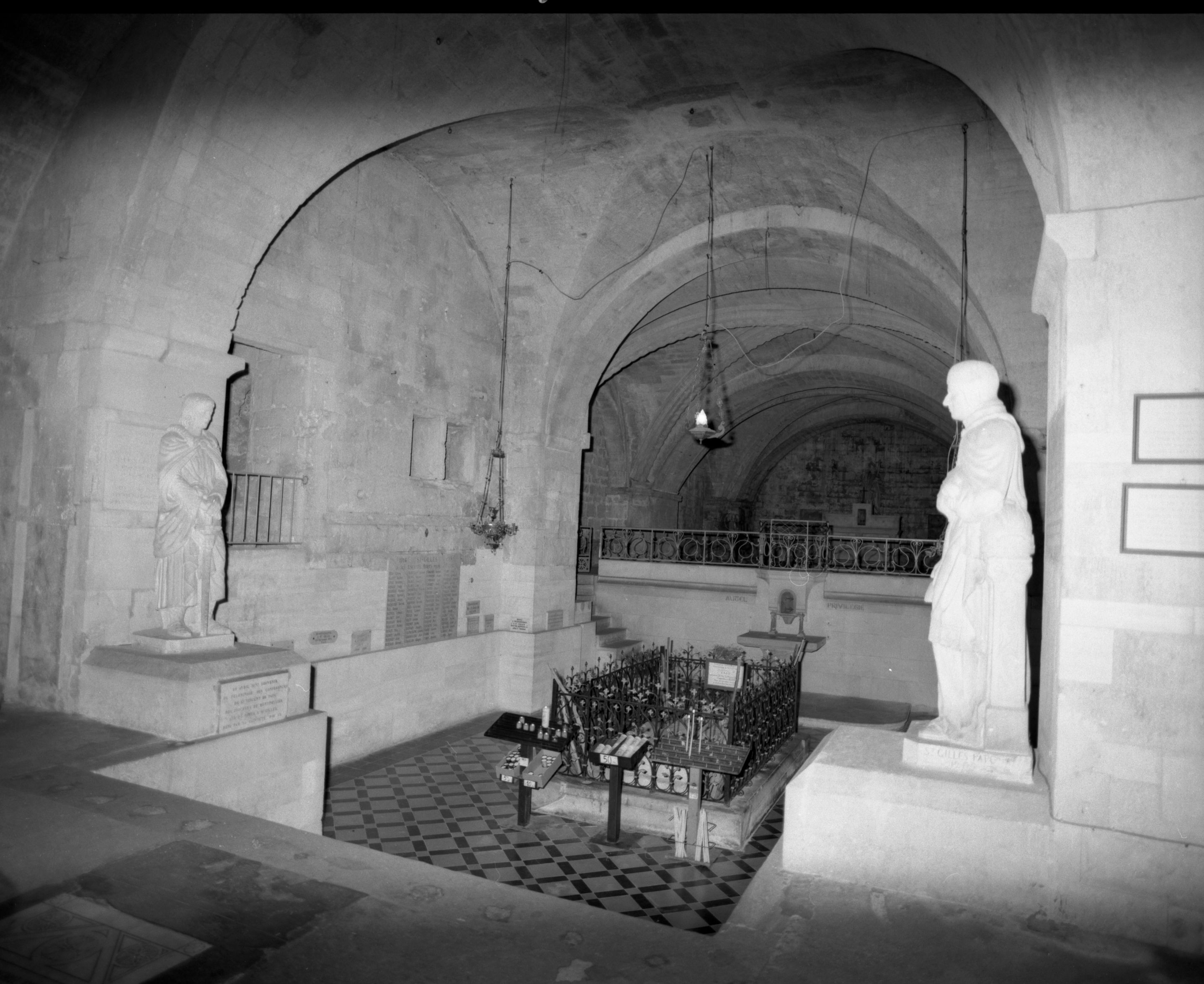 église basse de l'ancienne abbaye de Saint-Gilles