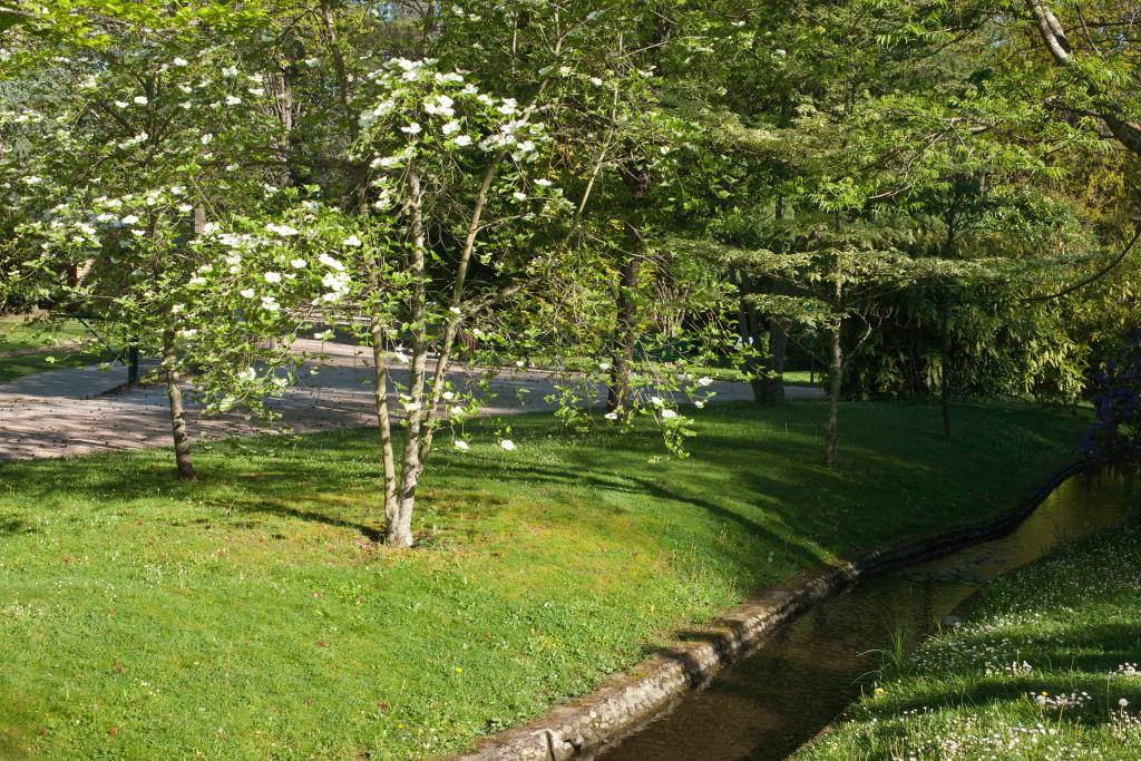 kiosque à musique des allées Leclerc, actuellement au Jardin Massey