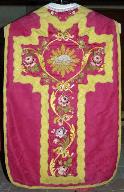 Chasuble rouge, voile de calice et bourse de corporal (n° 30)