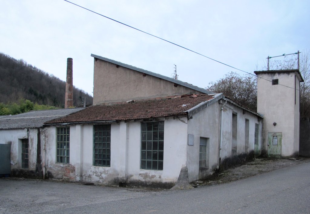 ancienne forge à la catalane, puis usines textiles Barbe et Bernadou, puis SOTAP-Carol, aujourd'hui désaffectée