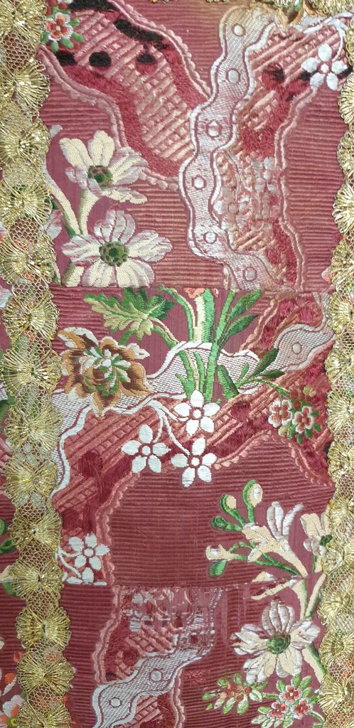 ornement liturgique rose