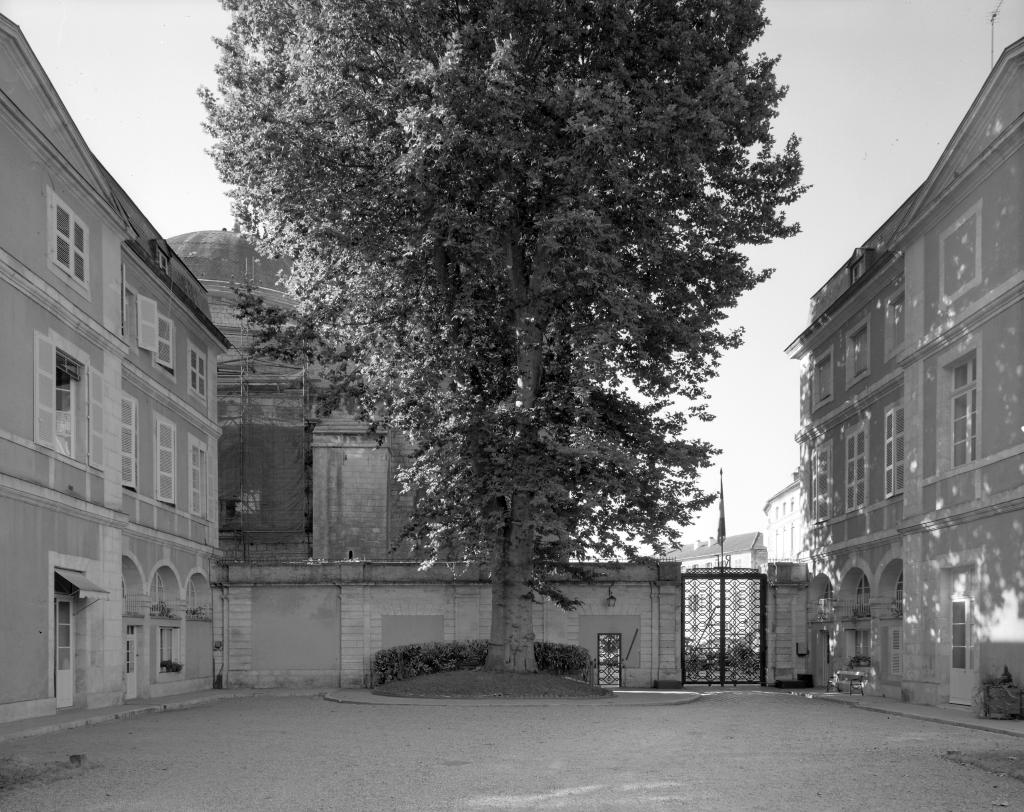 palais épiscopal, puis préfecture