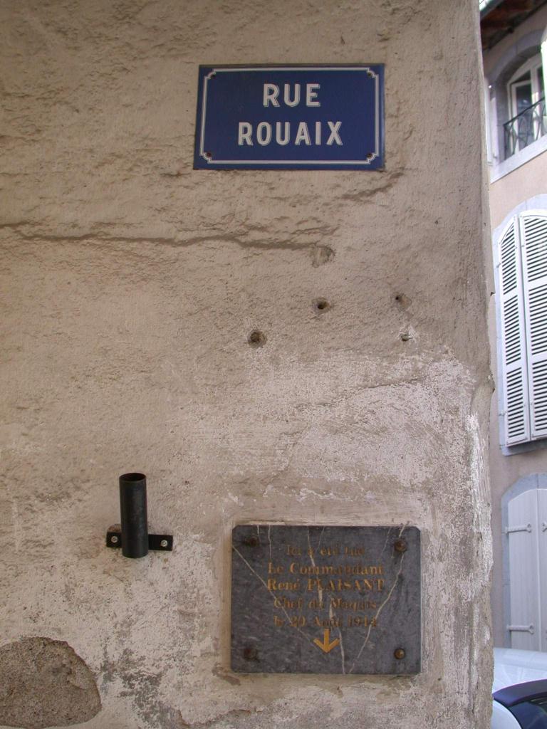 plaque commémorative de la guerre de 1939-1945 dédiée à René Plaisant