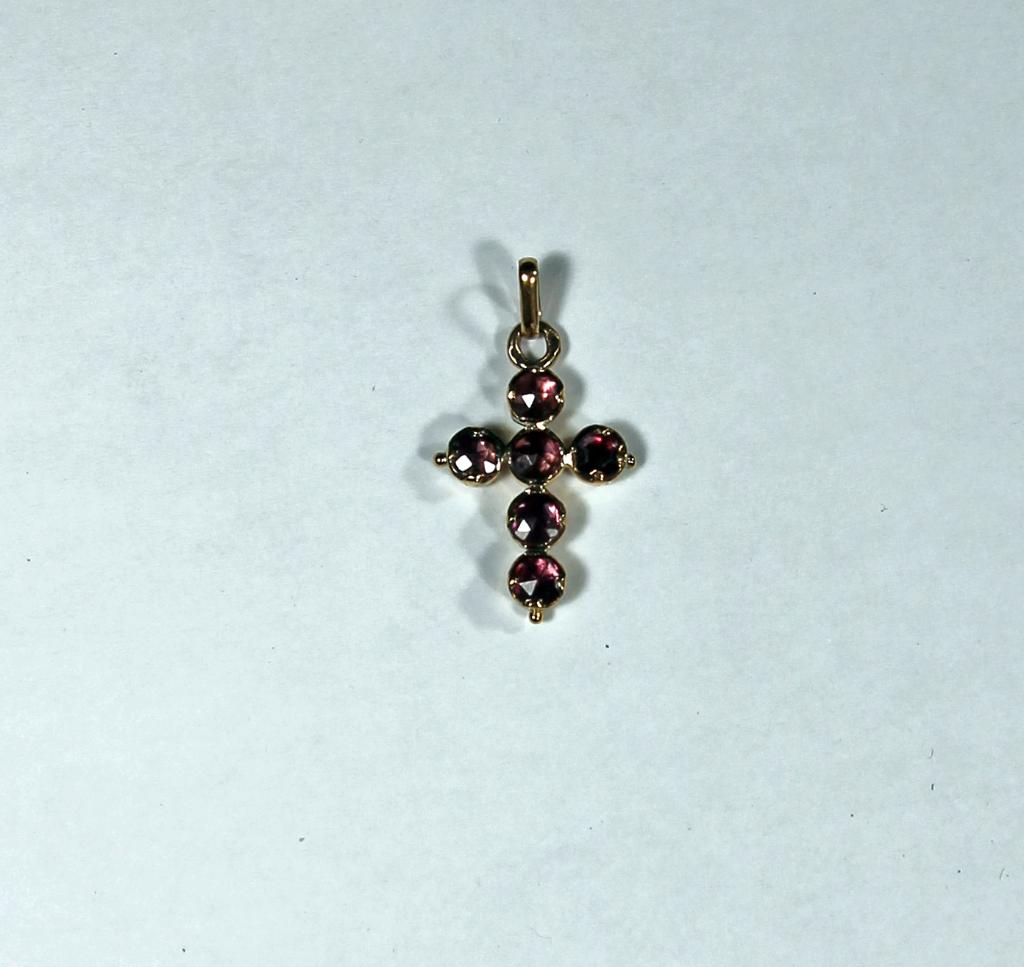 Pendentif en forme de croix