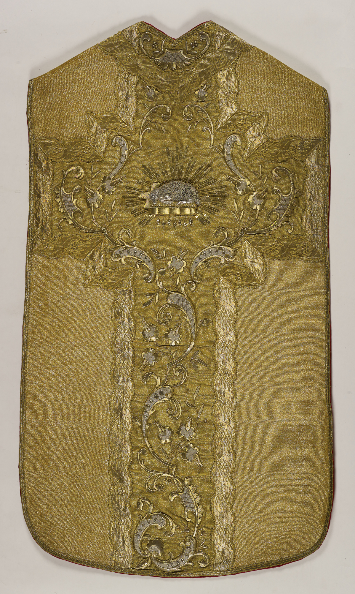 chasuble or avec étole et manipule