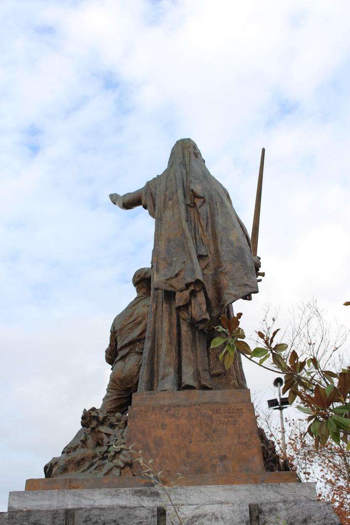 monument en souvenir des enfants du Département morts au Champ d'Honneur