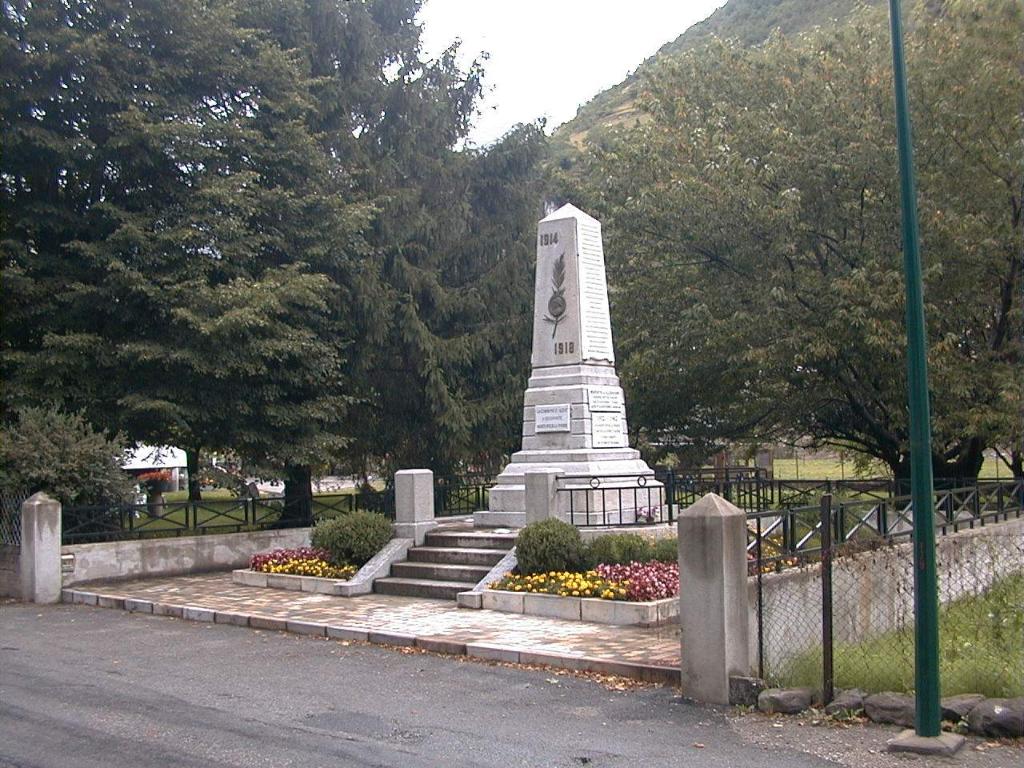 monument aux morts de la guerre de 1914-1918, de la guerre de 1939-1945, de la guerre d'Indochine (1946-1954) et de la guerre d'Algérie (1954-1962)
