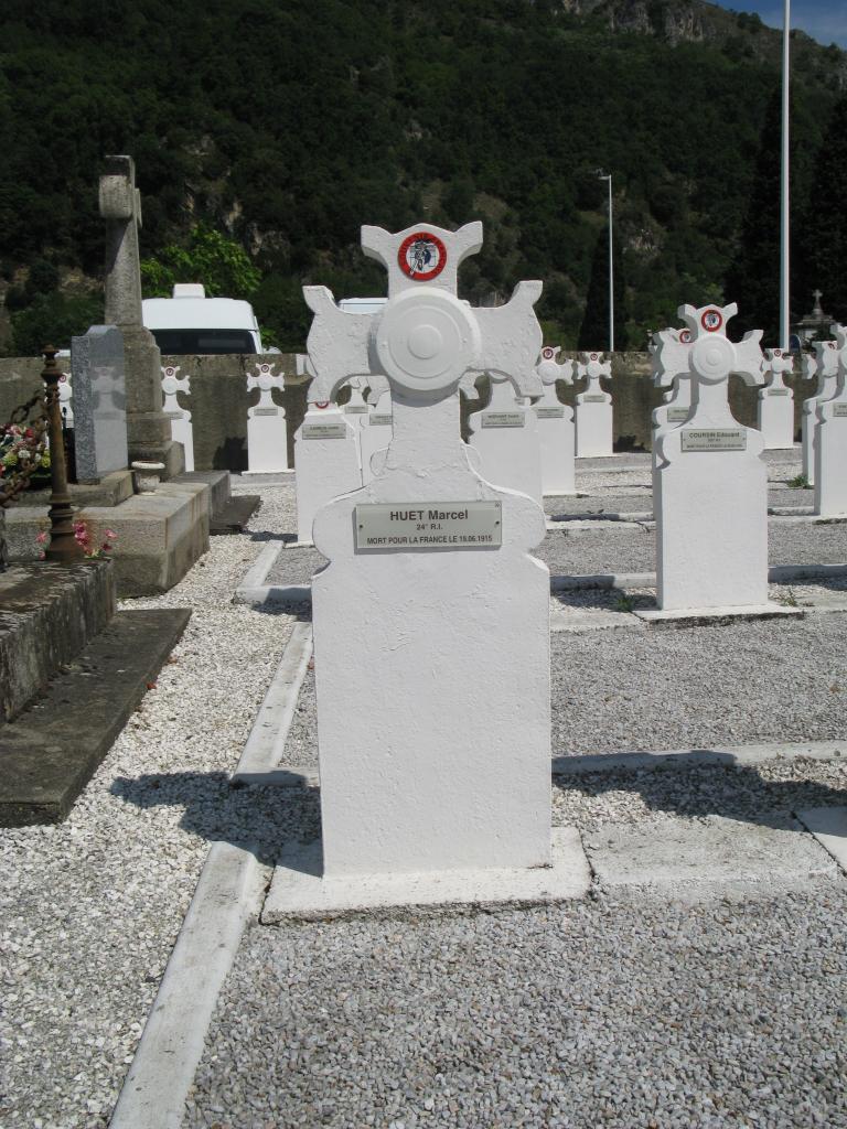 monument commémoratif de la guerre de 1914-1918, de la guerre de 1939-1945, de la guerre de 1946-1954 et de la guerre de 1954-1962, carré militaire et 12 tombeaux