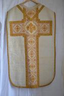 chasuble, bourse de corporal, étole de clerc, voile de calice, manipule : ornement blanc 3