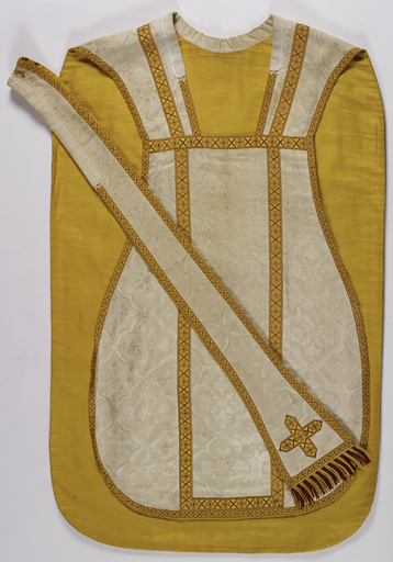 Chasuble blanche avec étole