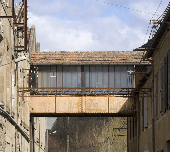 usine textile (usine de drap) Rouaud et Vinas, puis Teisserenc-Visseq, puis Teisserenc-Harlachol, puis usine de bonneterie (usine de bas) Pluto SA, puis DimTex, puis Les Moulinages du Lodévois, actuellement centrale hydroelectrique