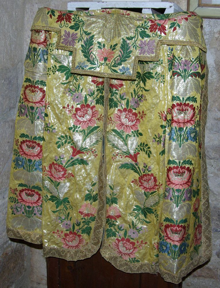 sommaire des textiles de l'église de Sommières