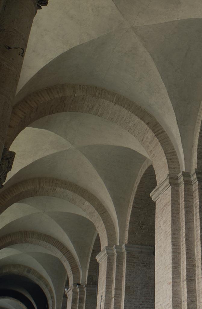 Abbaye de chanoines de saint Augustin, dite basilique Saint-Sernin, actuellement église paroissiale