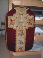 chasuble , étole de clerc : ornement rouge 1