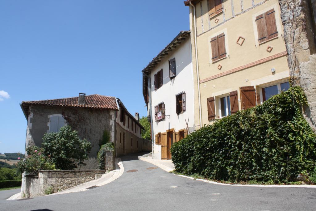 bourg de Castelnau-Barbarens