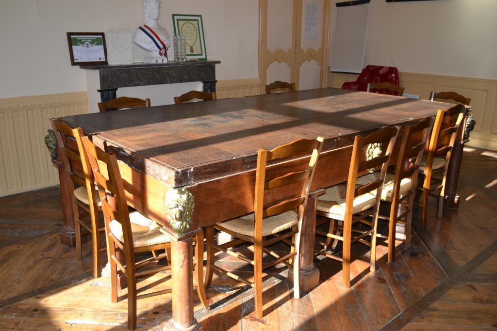 ancien château, actuellement mairie-école
