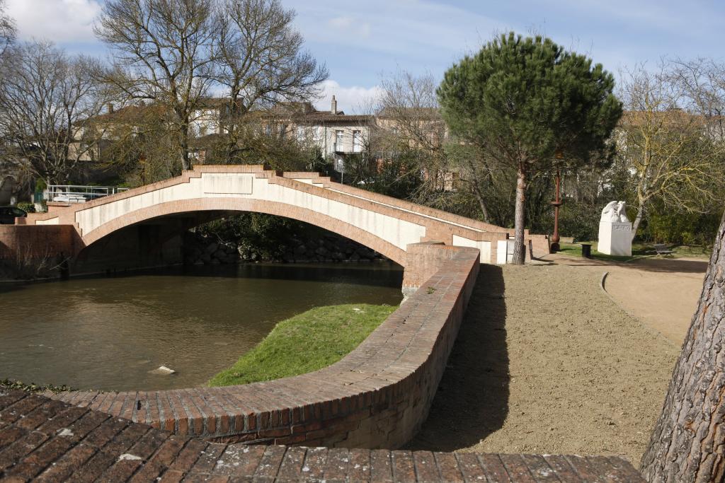 A REVOIR jardin public dit parc Clément Ader