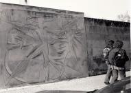 Bas-relief du lycée anciennement Camargue, aujourd'hui Lycée Hemingway : Les sports ou Les activités du collège.