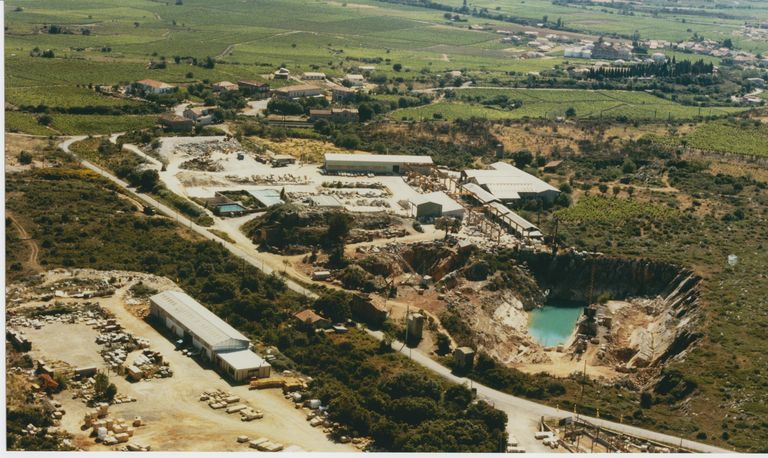 Carrière de marbre et usine de taille de matériaux de construction Anglade, puis Fougerolles, actuellement La Pierre de France