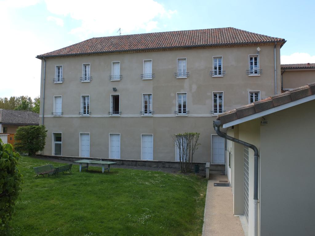 château, puis école des Frères de l'Instruction Chrétienne de Ploërmel, puis école ménagère agricole, aujourd'hui lycée d'enseignement général, technologique et agricole d'Auch Beaulieu-Lavacant