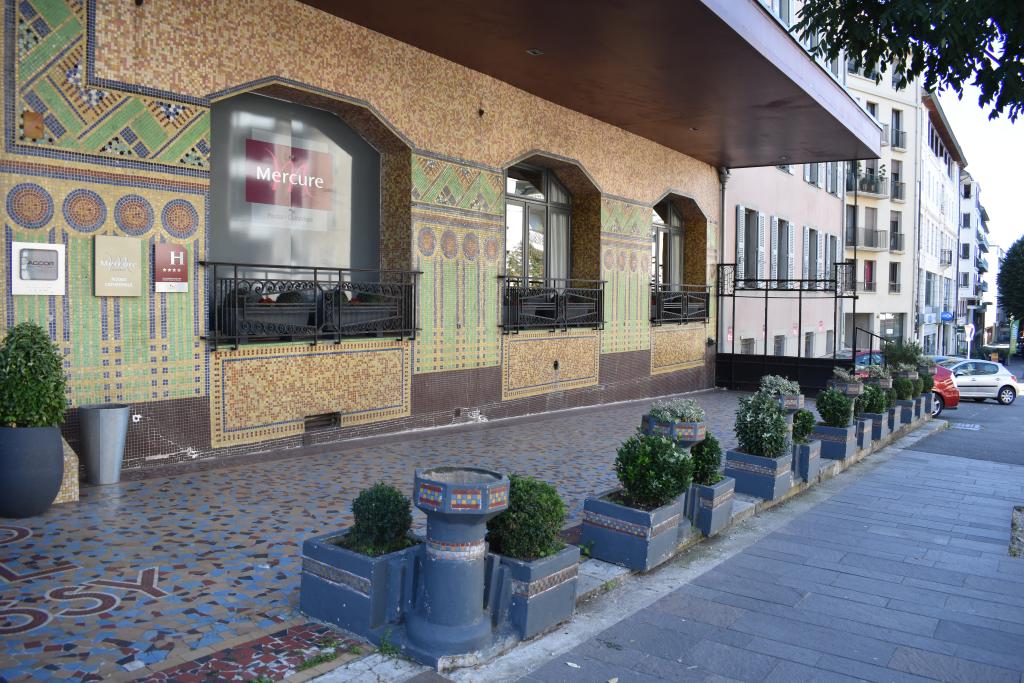 Grand Hôtel Broussy, aujourd'hui Hôtel Mercure, et Grand Café Riche, actuel café Le Broussy