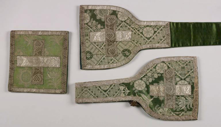 chasuble verte avec étole, manipule et bourse de corporal (n° 2)