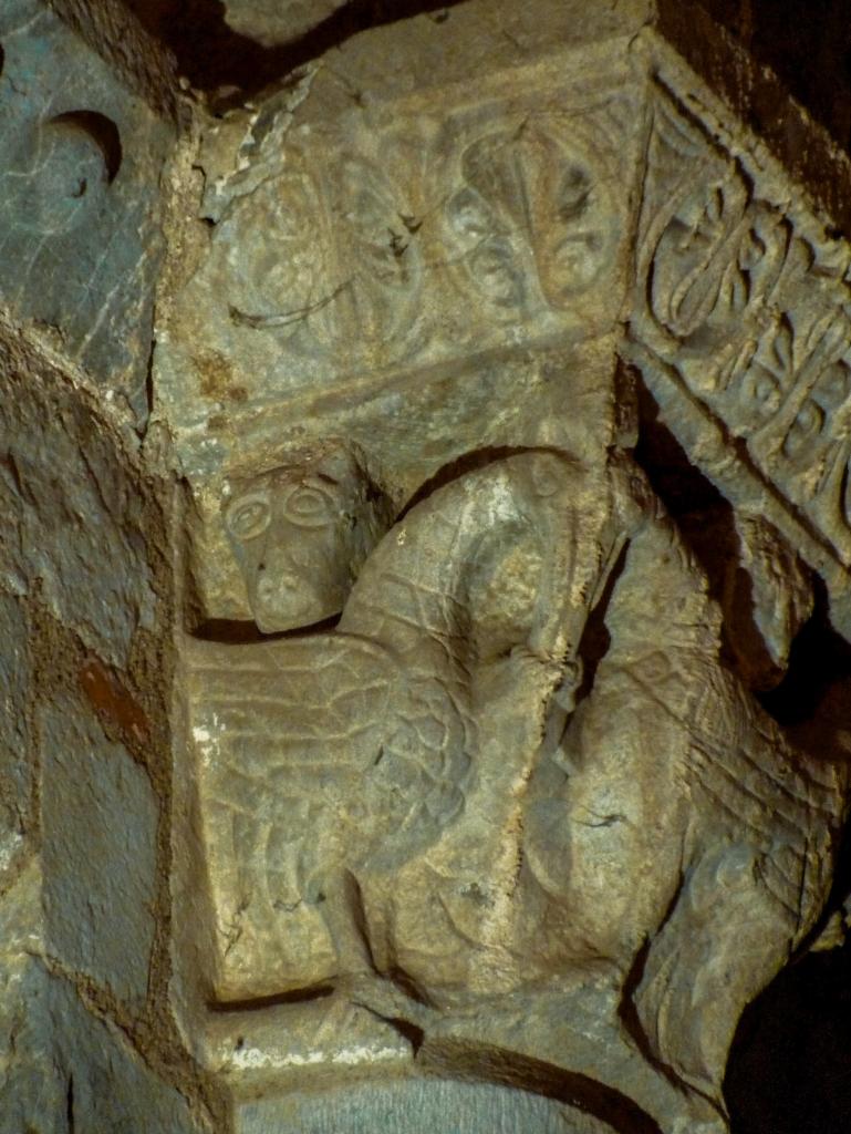 chapiteaux et culots de la nef romane