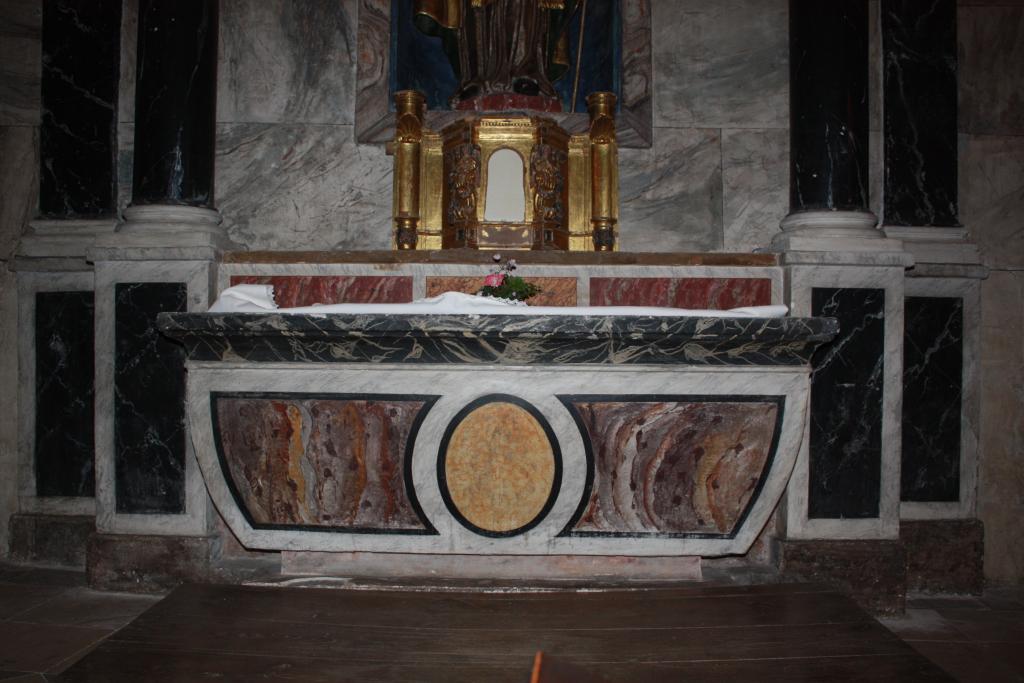 autel secondaire de saint Lizier, retable, tabernacle, statue : saint Lizier, 6 chandeliers