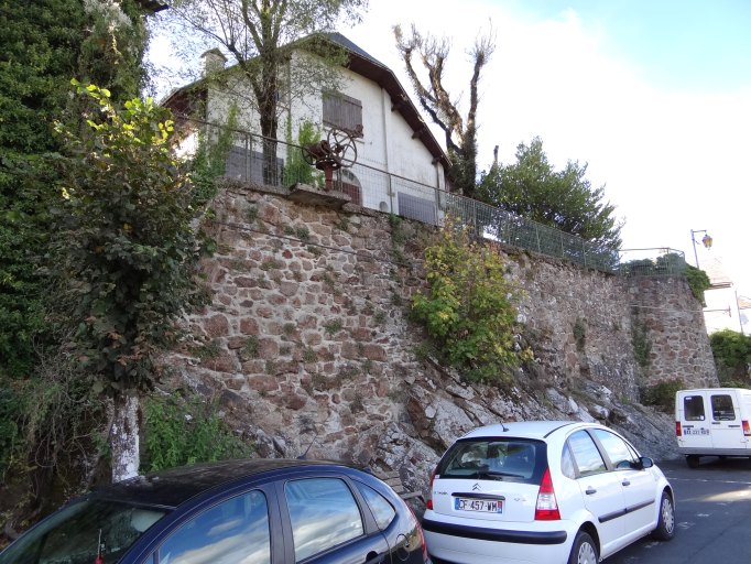 Ancien château, aujourd'hui maison