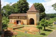 anciens communs, actuellement café associatif