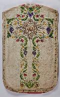 chasuble blanche avec étole et manipule