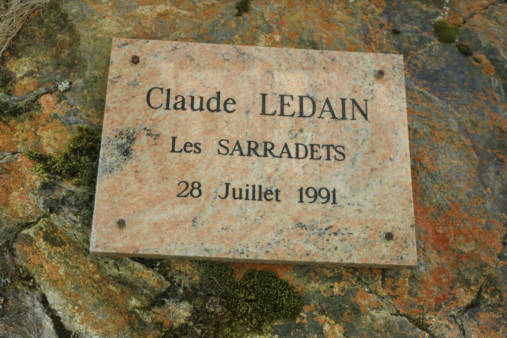 plaques commémoratives des disparus en montagne