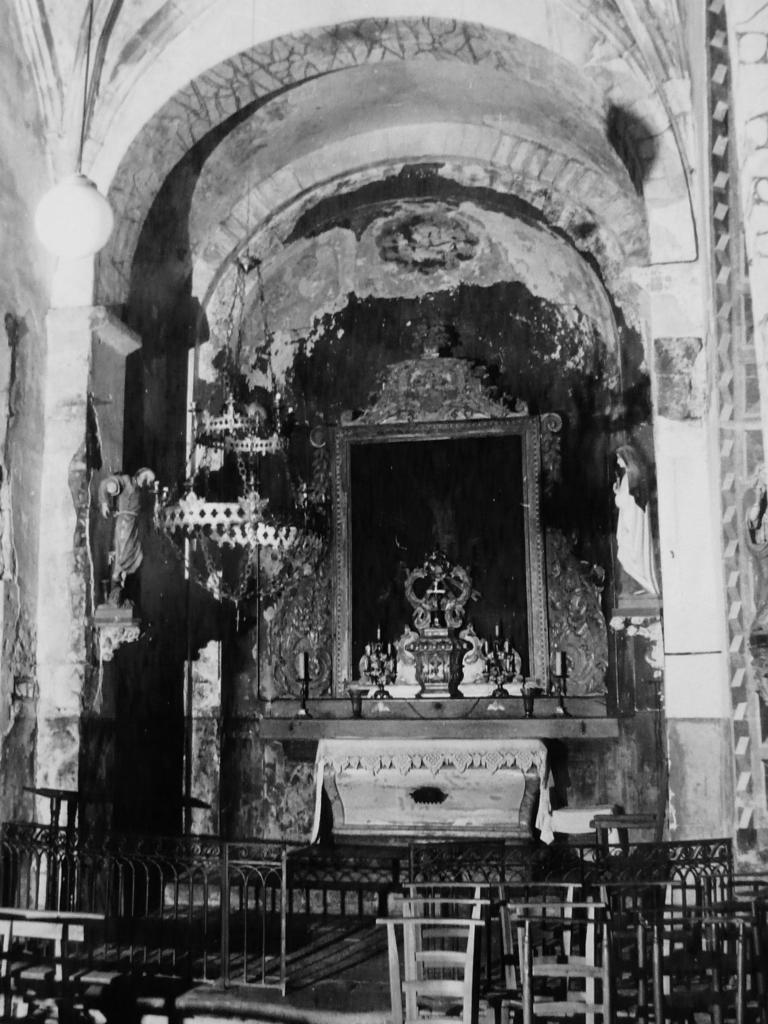 ancien retable du maître-autel, tabernacle à ailes et tableau : Crucifixion