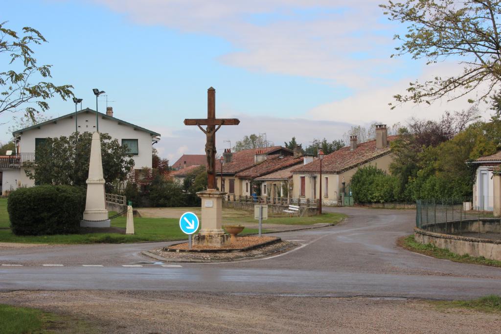 village de Miramont-Latour