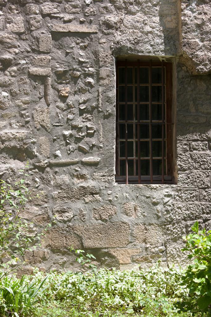 prieuré de bénédictins, église paroissiale Saint-Pierre, Saint-Ebons